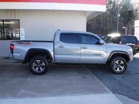 Used 2019 Toyota Tacoma 4x4 Double Cab image 2