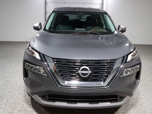 Used 2023 Nissan Rogue SV image 4