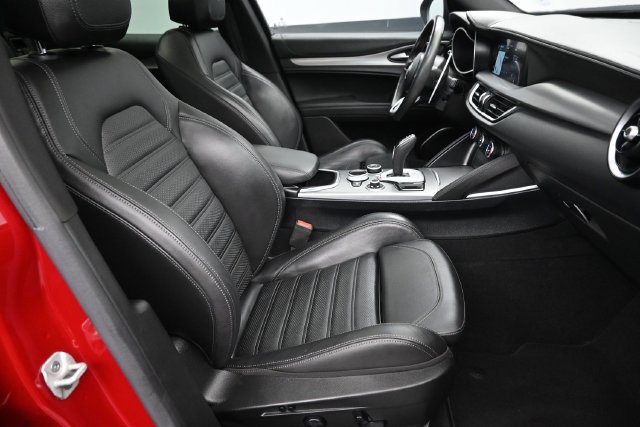 Used 2023 Alfa Romeo Stelvio Veloce AWD/4WD image 12