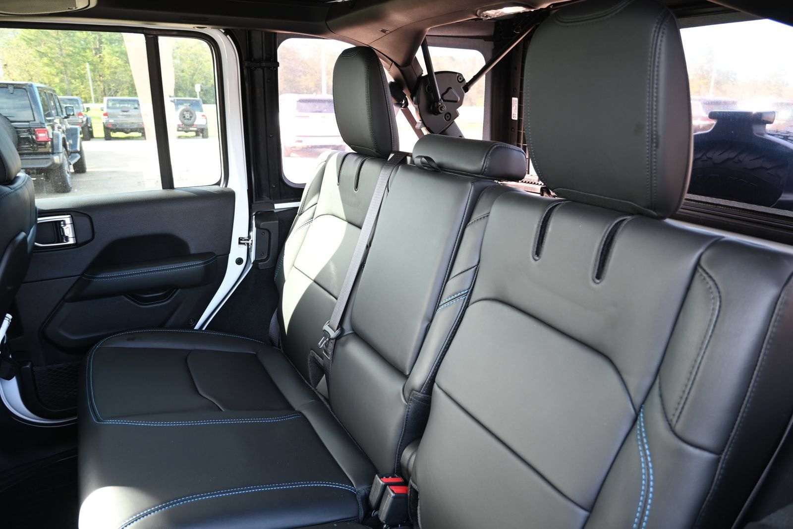 New 2025 Jeep Wrangler Unlimited Rubicon 4xe w/ Safety Group AWD/4WD image 27