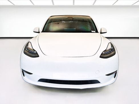 Used 2022 Tesla Model Y Long Range AWD/4WD image 2
