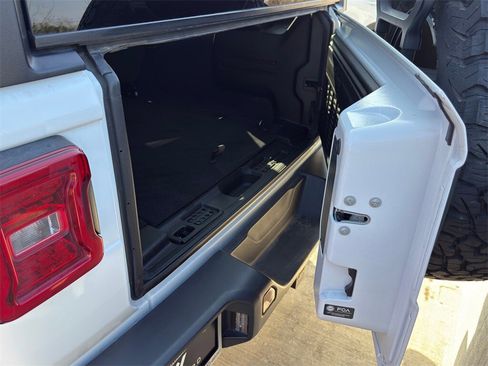 Used 2024 Jeep Wrangler Unlimited Rubicon image 38