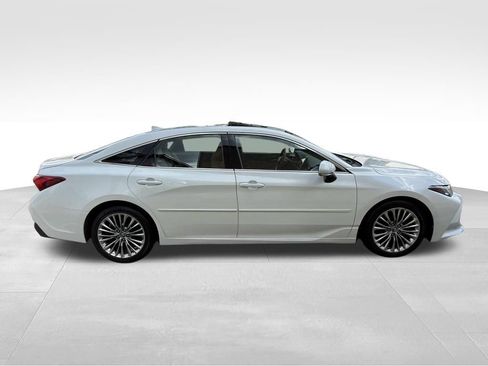 Used 2019 Toyota Avalon Limited w/ All Weather Liner Package FWD image 4