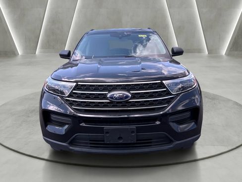 Used 2022 Ford Explorer XLT AWD/4WD image 2