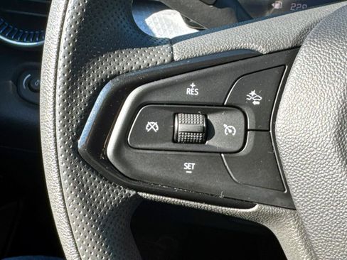 Certified 2025 Chevrolet Trax LT image 18