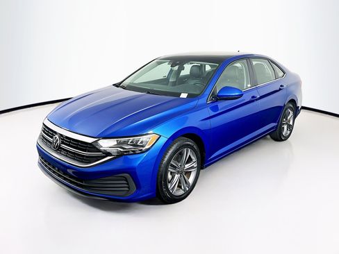 Used 2024 Volkswagen Jetta SE FWD image 3
