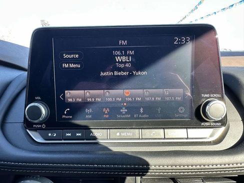 Used 2023 Nissan Rogue S AWD/4WD image 19