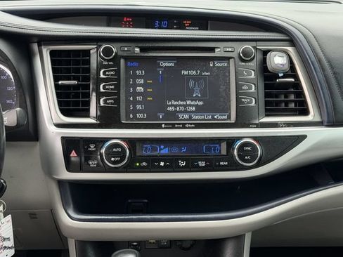 Used 2018 Toyota Highlander Plus FWD image 17