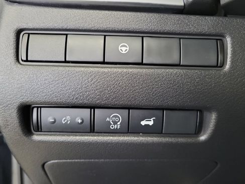 Used 2024 Nissan Rogue SV FWD image 32