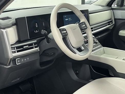 Used 2025 Hyundai Santa Fe SE FWD image 14