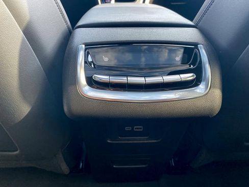 Used 2025 Cadillac XT6 Premium Luxury FWD image 30