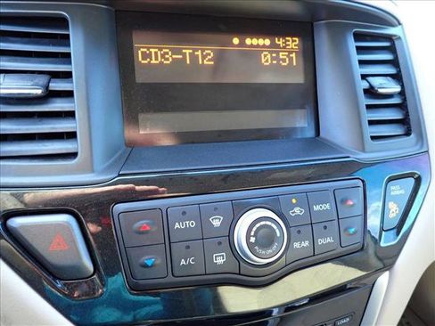 Used 2015 Nissan Pathfinder S image 20