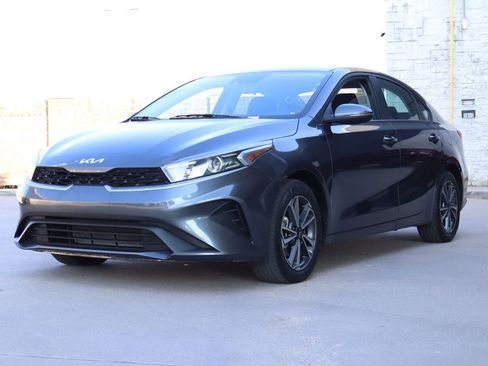 Used 2024 Kia Forte LXS w/ LXS Technology Package FWD image 2