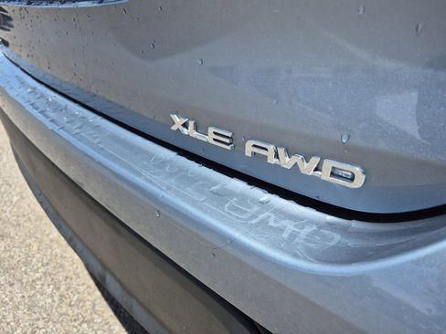 Used 2023 Toyota Highlander XLE AWD/4WD image 22