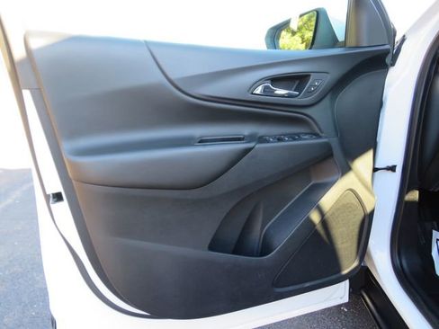 Used 2020 Chevrolet Equinox LT w/ LPO, Floor Liner Package image 19