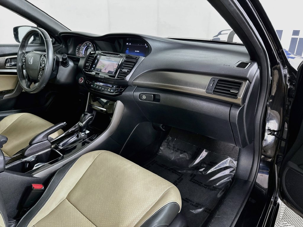 Used 2016 Honda Accord Touring image 35