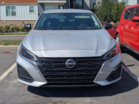 Used 2024 Nissan Altima 2.5 SV FWD image 9