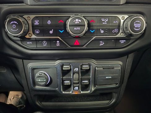 Used 2021 Jeep Wrangler Unlimited Sahara image 20