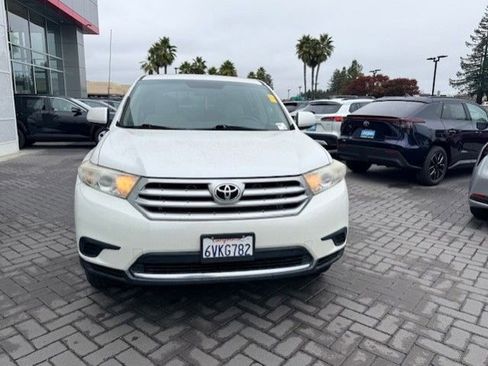 Used 2012 Toyota Highlander FWD image 2