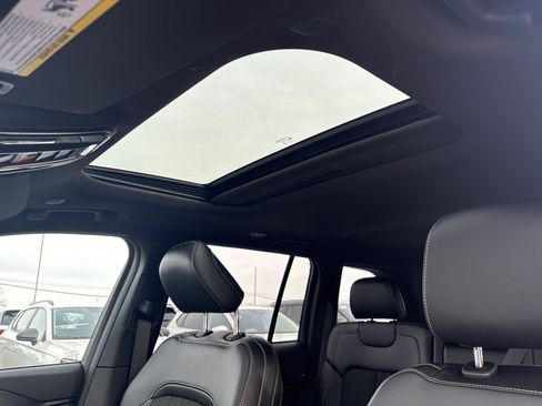 New 2025 Jeep Grand Cherokee Altitude image 18