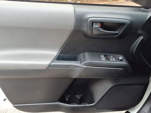 Used 2016 Toyota Tacoma SR w/ SR Convenience Package image 21