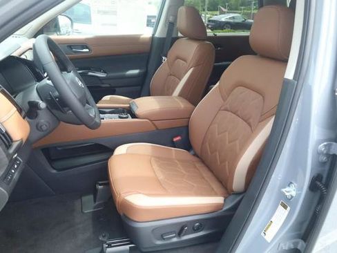 New 2026 Nissan Pathfinder Platinum AWD/4WD image 21
