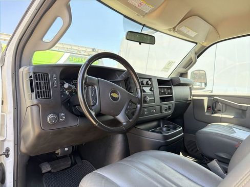 Used 2021 Chevrolet Express 3500 w/ Driver Convenience Package RWD image 7