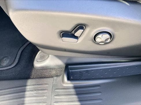 New 2026 Chrysler Pacifica Limited w/ S Appearance Package image 16