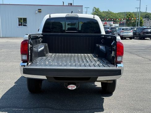 Certified 2023 Toyota Tacoma SR5 AWD/4WD image 5