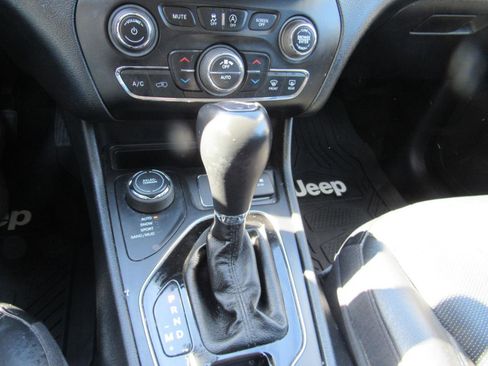 Used 2020 Jeep Cherokee Limited AWD/4WD image 27