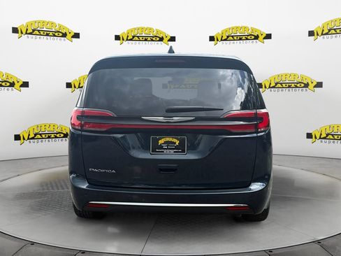 Used 2024 Chrysler Pacifica Touring-L FWD image 4
