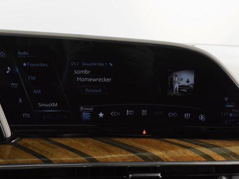Used 2023 Cadillac Escalade ESV Sport Platinum AWD/4WD image 17