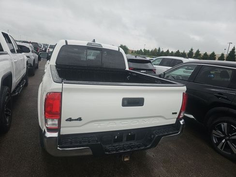 Used 2021 Toyota Tacoma SR5 AWD/4WD image 7
