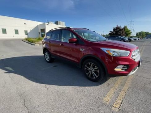 Certified 2018 Ford Escape SE w/ SE Sync 3 Package AWD/4WD image 2