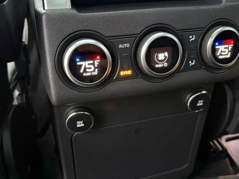 Used 2020 Land Rover Discovery HSE image 27