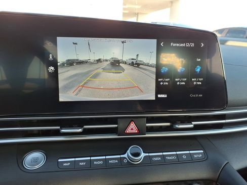 Used 2025 Hyundai Elantra SEL FWD image 19
