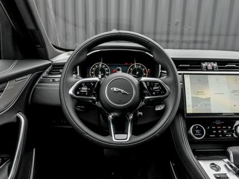 New 2026 Jaguar F-PACE R-Dynamic S image 17