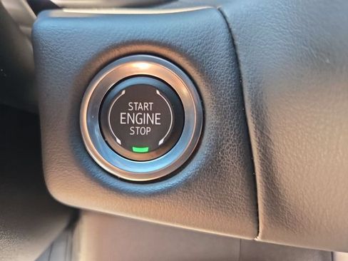 Used 2024 GMC Yukon SLT w/ SLT Premium Package AWD/4WD image 16