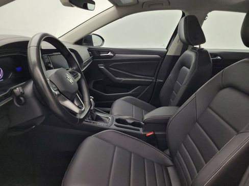 Used 2024 Volkswagen Jetta SE FWD image 17
