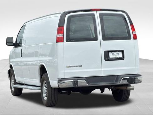 Used 2024 Chevrolet Express 2500 w/ Driver Convenience Package RWD image 5