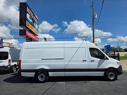 Used 2021 Mercedes-Benz Sprinter 2500 image 3