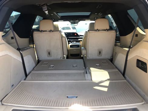 Used 2021 Cadillac Escalade Premium Luxury AWD/4WD image 5