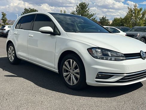 Used 2019 Volkswagen Golf SE FWD image 3