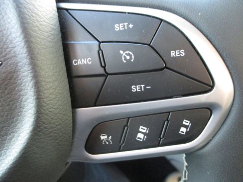 Used 2022 Chrysler Pacifica Touring-L image 21