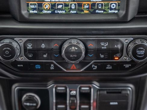 Used 2022 Jeep Wrangler Unlimited Sahara AWD/4WD image 27