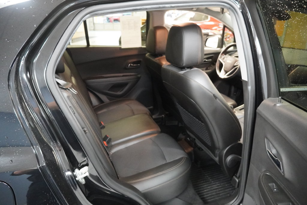 Used 2019 Chevrolet Trax LT w/ LT Convenience Package FWD image 19