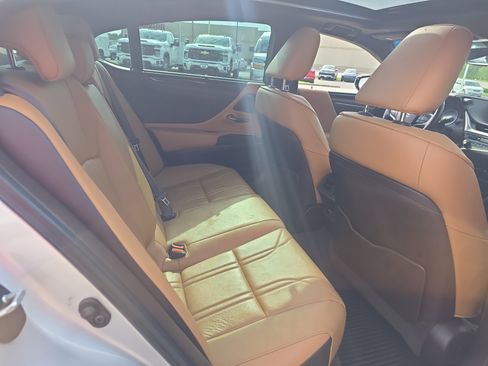 Used 2019 Lexus ES 350 Ultra Luxury FWD image 9