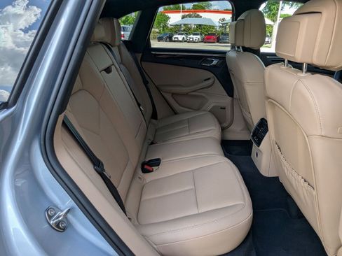 Certified 2026 Porsche Macan AWD/4WD image 24