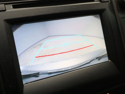 Used 2017 Toyota Camry SE FWD image 3
