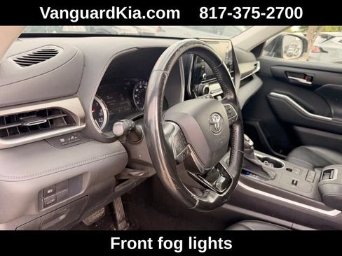 Used 2021 Toyota Highlander XLE FWD image 14